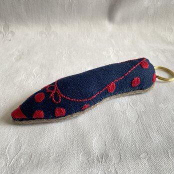 shoe shoe shoe 刺繍のチャームNo.4の画像