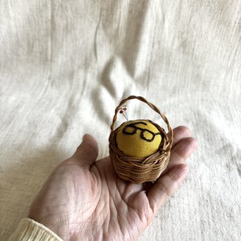 ラタンのピンクッション【メガネ】の画像