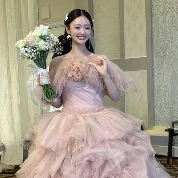 実例写真！カラードレス ピンク オフショルダー オーバースカート もこもこドレス ボリュームドレス 可愛い 前撮りの画像