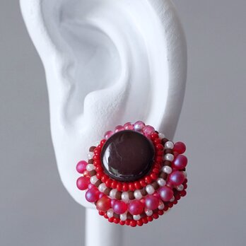 おしゃべりなイヤリング 12　まる　ブラウン　レッド　ニッケルフリーイヤリング　おおぶり　一点もの　ビーズ刺繍