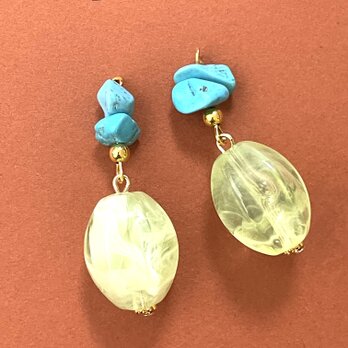 ターコイズピアス ターコイズさざれ石とグリーンアクリルビーズの夏ピアス 大ぶりピアス 樹脂ピアスの画像