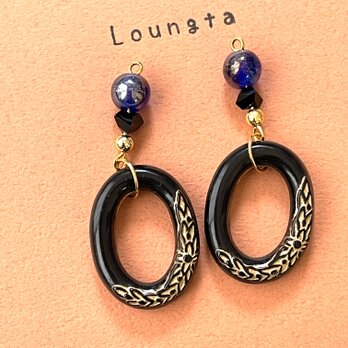 ブルーとブラックの大ぶりピアス ガラスビーズとアクリルビーズ エスニックピアス 樹脂ピアス 夏ピアスの画像
