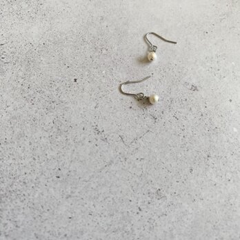 316L Simple Metal ステンレスフックピアス　AAA淡水パール（シルバーの画像