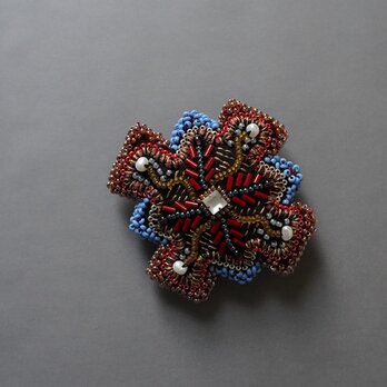 変形クロスのブローチ 1　ビーズ刺繍　一点もの　カラフルの画像