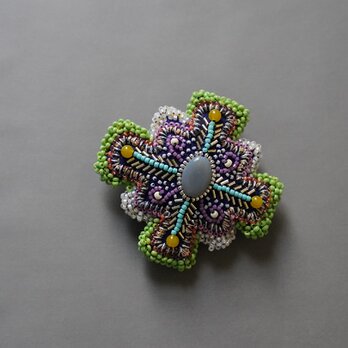 変形クロスのブローチ 3　ビーズ刺繍　一点もの　カラフルの画像