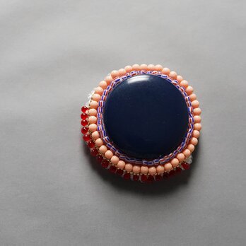おしゃべりなブローチ おおぶり 4 ビーズ刺繍のブローチ　ネイビー　レッド　ポップ　カラフル　一点もの　クリスマスの画像