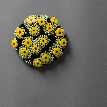 ブローチ クラック　4　おおぶり ビーズ刺繍のブローチ　イエロー　グリーン　フラワー　個性的　一点もの　クリスマスの画像
