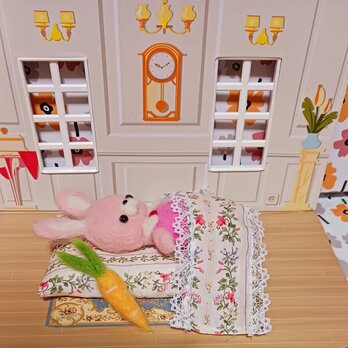羊毛フェルちいさなうさぎちゃん布団・ニンジン付き　固め作りの画像