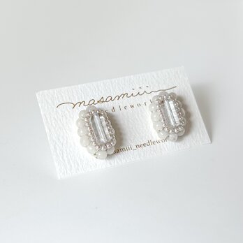 透明ヴィンテージビーズとパールのホワイトカラー ビーズ刺繍ピアス/イヤリングの画像