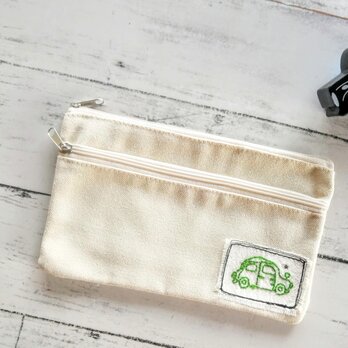 車の刺繍ワッペン　帆布風ポーチ　小物入れ　生成り　マチなし　Sサイズ　名入れ　ダブルファスナーの画像