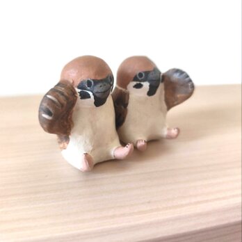 風を掴む招き雀さんの画像