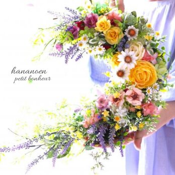 幸せが降りそそぐ馬蹄型　爽やかなレモンイエローのラナンキュラス＆ラベンダーお花たっぷりリース♡ 玄関をおしゃれに！の画像