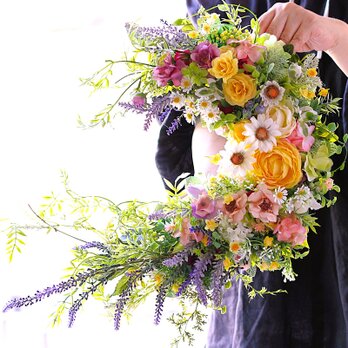 幸せが降りそそぐ馬蹄型　爽やかなレモンイエローのラナンキュラス＆ラベンダーお花たっぷりリース♡ 玄関をおしゃれに！
