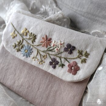 野の花*手刺繍*ミニポーチ*ピンクベージュの画像