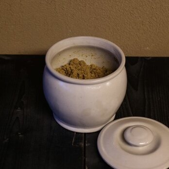 マロトコフク様専用の商品ページです（送料調整用）　1600年創業 13代目職人 加藤さんのつくる甕（かめ）8合・白の画像