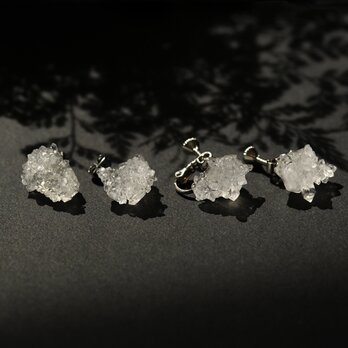 モロッコ産水晶 原石 ピアス イヤリング 鉱物 天然石 金属アレルギー対応 ハンドメイド アクセサリー (No.2916)の画像