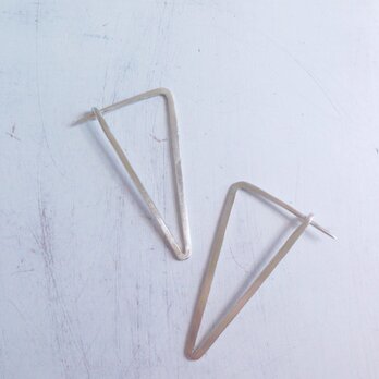 シルバートライアングルピアス Triangle Earringsの画像