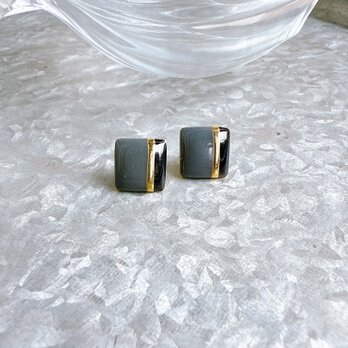 P665-ヴィンテージピアス U.S.A. Grey Black Enamel Paint Gold Tone Squareの画像