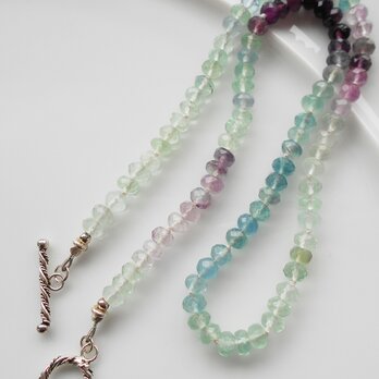 ［再販］紫陽花色のカラーグラデーション　フローライトのネックレスの画像
