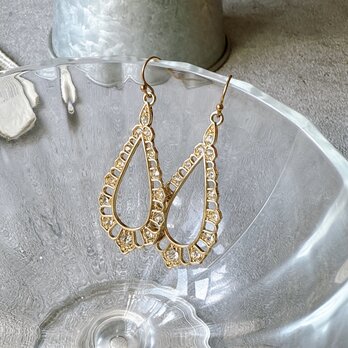 P666-ヴィンテージピアス U.S.A. 1980s Gold Tone Rhinestone Lace Drop Shapeの画像