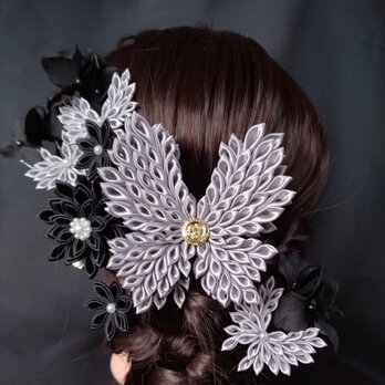 つまみ細工　蝶々と花《銀と黒》１０点セットの画像