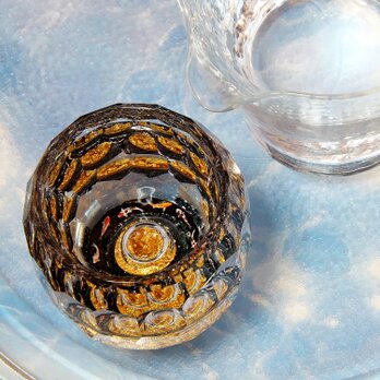 カットグラスの鯉盃