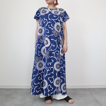 浴衣の切替フレアワンピース（青に花唐草・L）　着物リメイクの画像