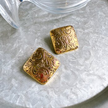 Y1124-ヴィンテージイヤリング U.S.A. Gold Tone Botanical Pattern Squareの画像