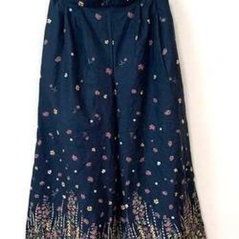 大人カジュアル●花柄ワイドパンツ●ネイビー●丈97ｃｍ●綿麻●両サイドポケット付きの画像