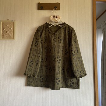 コットンのVネックプルオーバーの画像