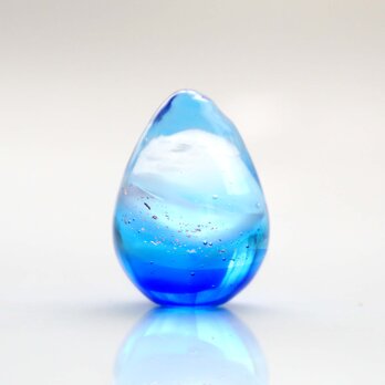 ガラスの雫の小さなオブジェ 「青海の水平線」の画像