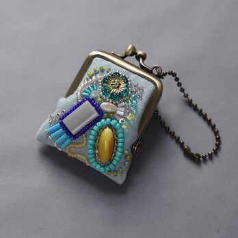 ネックレスにも、バッグチャームにも、小さな小さなビーズ刺繍のがま口　23　ブルー　プレゼント　アクセサリーケースの画像