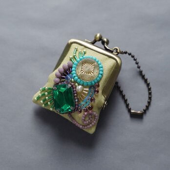 ネックレスにも、バッグチャームにも、小さな小さなビーズ刺繍のがま口　30　イエロー　プレゼント　アクセサリーケースの画像