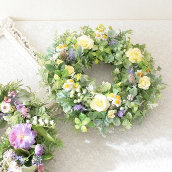 パステルカラーのナチュラルグリーンリース