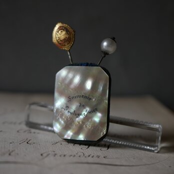 SOUVENIR  シェルのピンクッション　ハットピン2本付き　フランスアンティーク　アンティークのある生活の画像