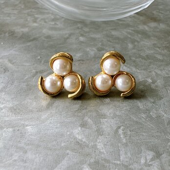 PA337-【 AVON 】エイボン・ヴィンテージピアス Gold Tone Faux Pearl Botanicalの画像