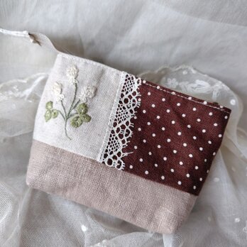 刺繍 ポーチ シロツメクサ　の画像