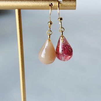 【金属アレルギー対応】ピアス/イヤリング　レジン　かすみ草　お花　大人可愛い　上品　アシンメトリーの画像