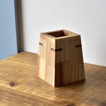 【 木工 】 杉端材 で作った 四角形のペン立て　オイル仕上げ　無垢材　ペンスタンドの画像