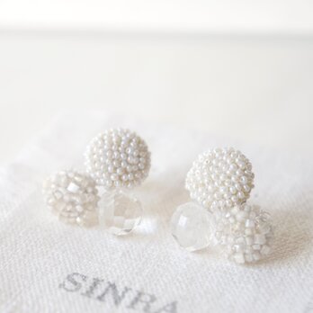 【3 white+milk beige+vintage glass】ピアスの画像