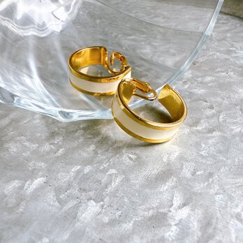 Y1130-ヴィンテージイヤリング U.S.A. 80s Gold Tone White Enamel Paint Hoopsの画像