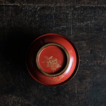 赤に金の芍薬◆古輪島塗　漆芸沈金蓋付椀　古漆器　骨董・antiques 古民家　古道具　明治〜昭和初期の画像