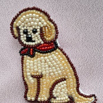 犬のブローチの画像