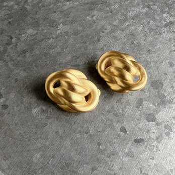 Y1132-ヴィンテージイヤリング U.S.A. 1980s Matte Gold Tone Knotted Earringsの画像
