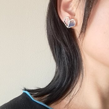 Heart petal earring/ ice blueの画像