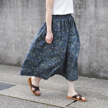 軽くて、さらり。優しい肌触り。ボタニカル ギャザースカート（ ネイビー ）ポケット リーフ 植物模様の画像