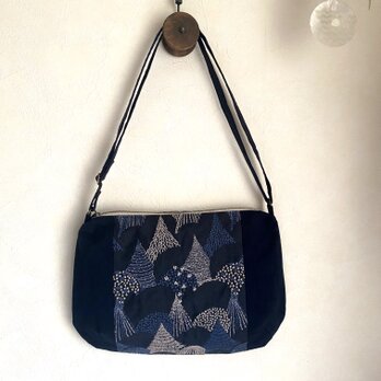 ラウンドショルダーバッグ＊刺繍ショルダーバッグmori navyの画像