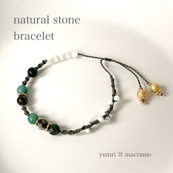 ［※現品限り］yumri ⌘ macrame 天然石ビーズマクラメブレスレット［モスグリーン］の画像