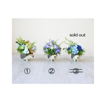 トコトコハリネズミのflowerアレンジ（ブルー系）の画像