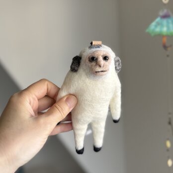 アビシニアコロブスの赤ちゃんのキーホルダーの画像